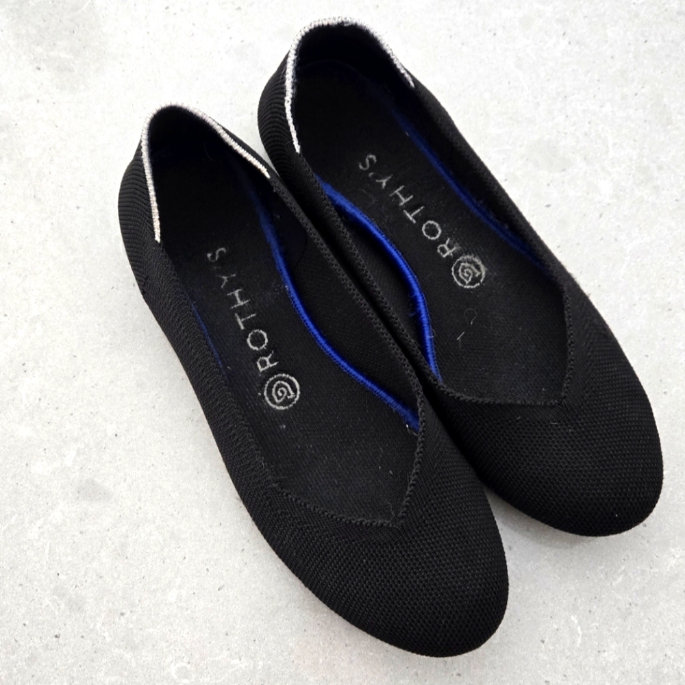 Rare white trim black rothys flats